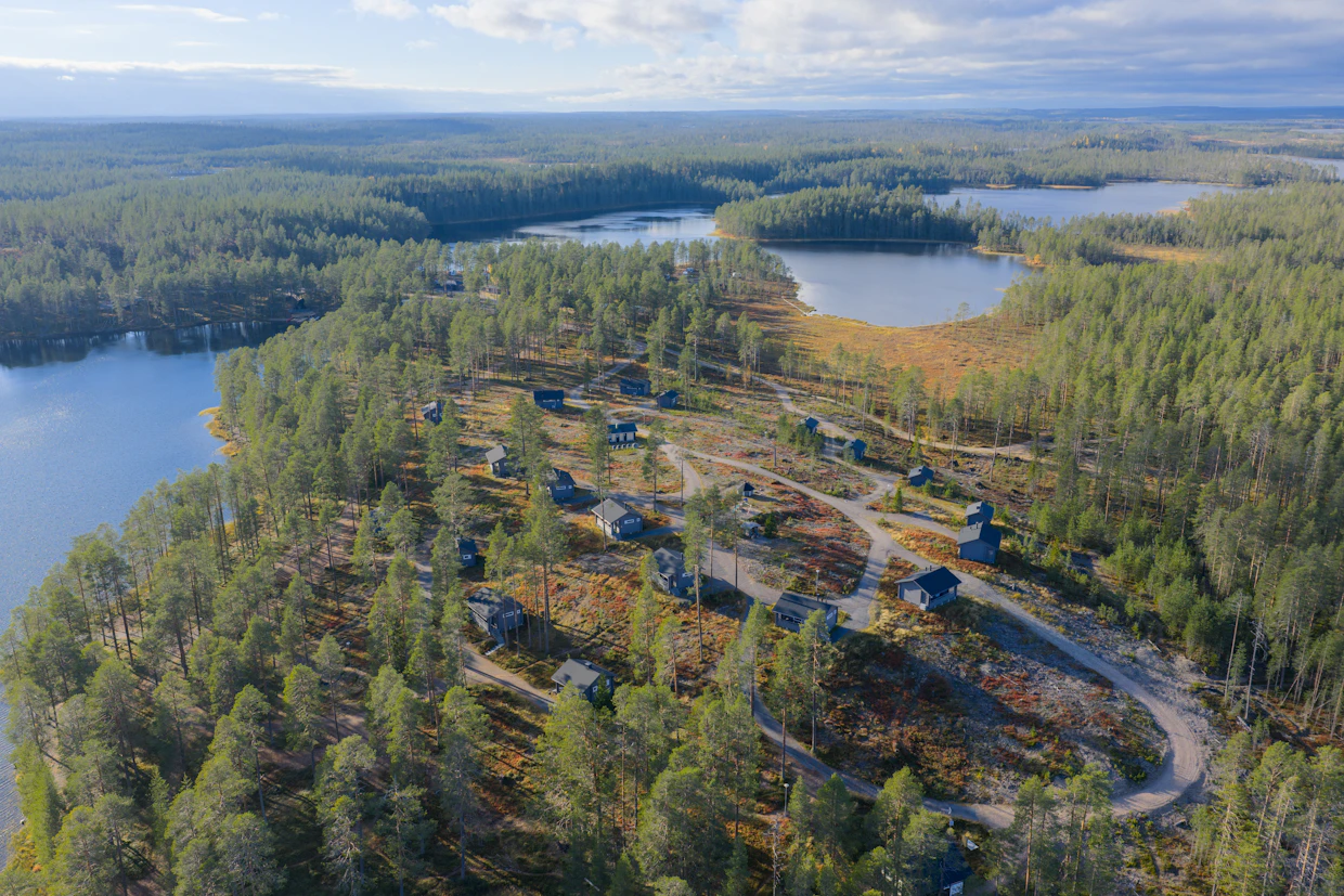 Maan kohoamisen tai vedenpinnan laskun takia rantaviiva voi vetäytyä, jolloin mökkirantaan muodostuu niin sanottua vesijättömaata. Se ei automaattisesti siirry mökkiläisen omistukseen.