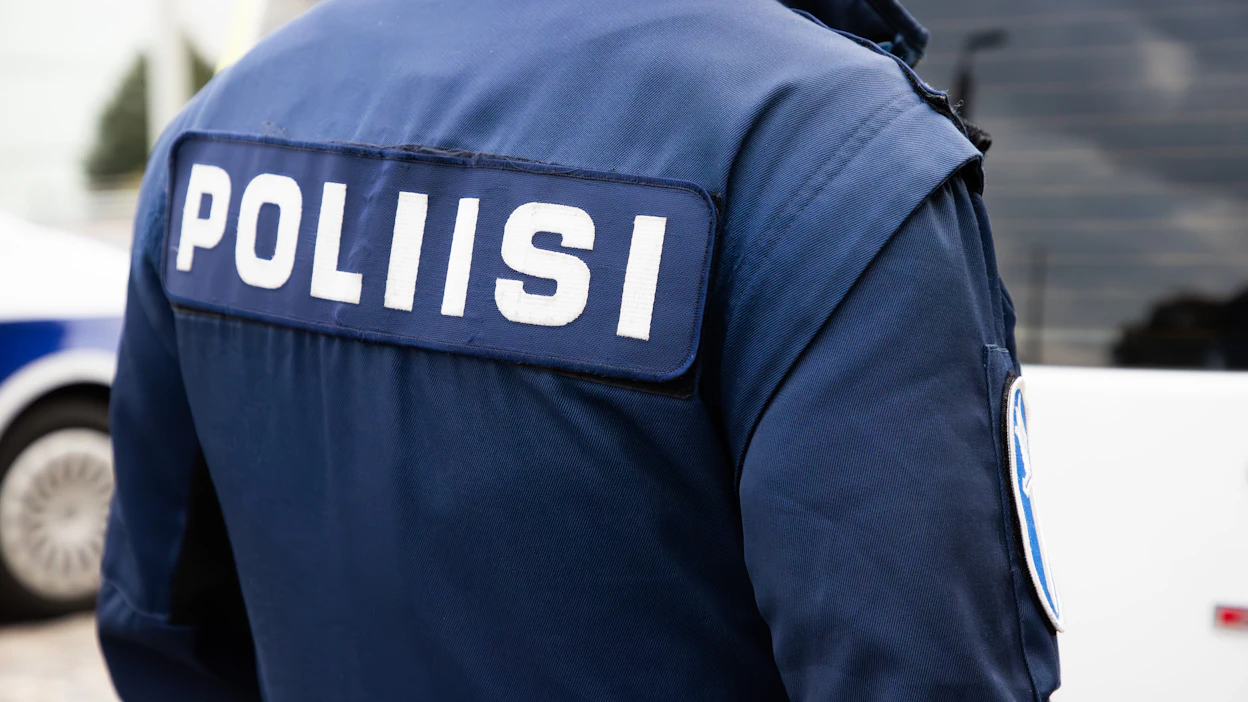 Poliisi selvittää lumilingon seikkailua Oulussa.
