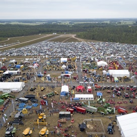 Oripään Okra-maatalousnäyttelyssä nähtiin suuri valikoima myös traktoreita kesällä 2023. 