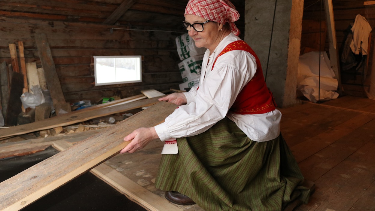 Kädentaidon moniosaaja Pirjo Nygård on entisöinyt vanhan talonpoikaistilan uuteen loistoonsa. ”Projekti on salia vaille valmis. Ensi kesänä täällä asustavat sota-ajan lelut.”