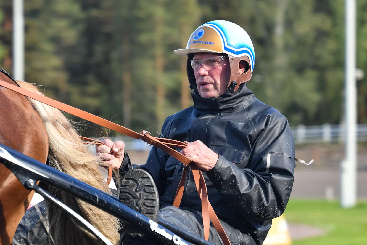 Leo Mönttinen tunnetaan legendaarisena hevoskauppojen tekijänä. Lahtelainen on haastatteluissa valitellut, että kauppaperinne on kuihtumaan päin.