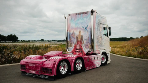 Brittiläinen Jamie Sharp osallistuu ensimmäistä kertaa Power Truck Show’hun customoidulla vetoautollaan ja odottaa mielenkiinnolla yleisön reaktioita.
