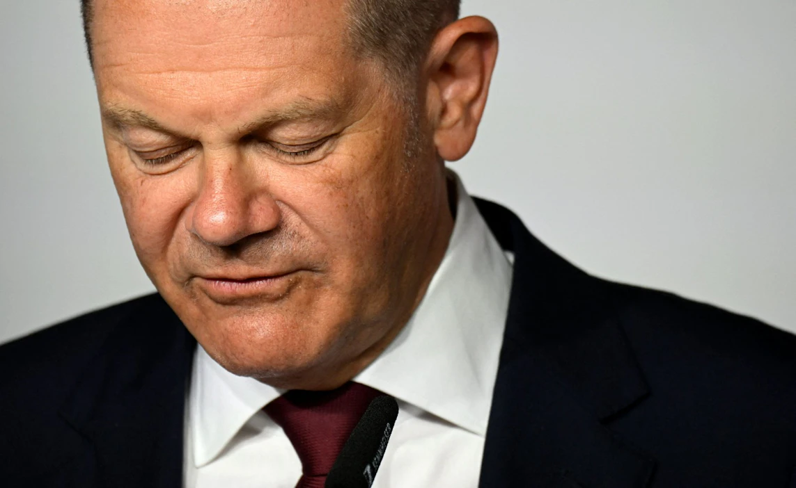 Olaf Scholz on ollut kovan arvostelun kohteena, koska hän on suhtautunut monia muita länsijohtajia varauksellisemmin Ukrainan varustamiseen aseilla. Lehtikuva/AFP.