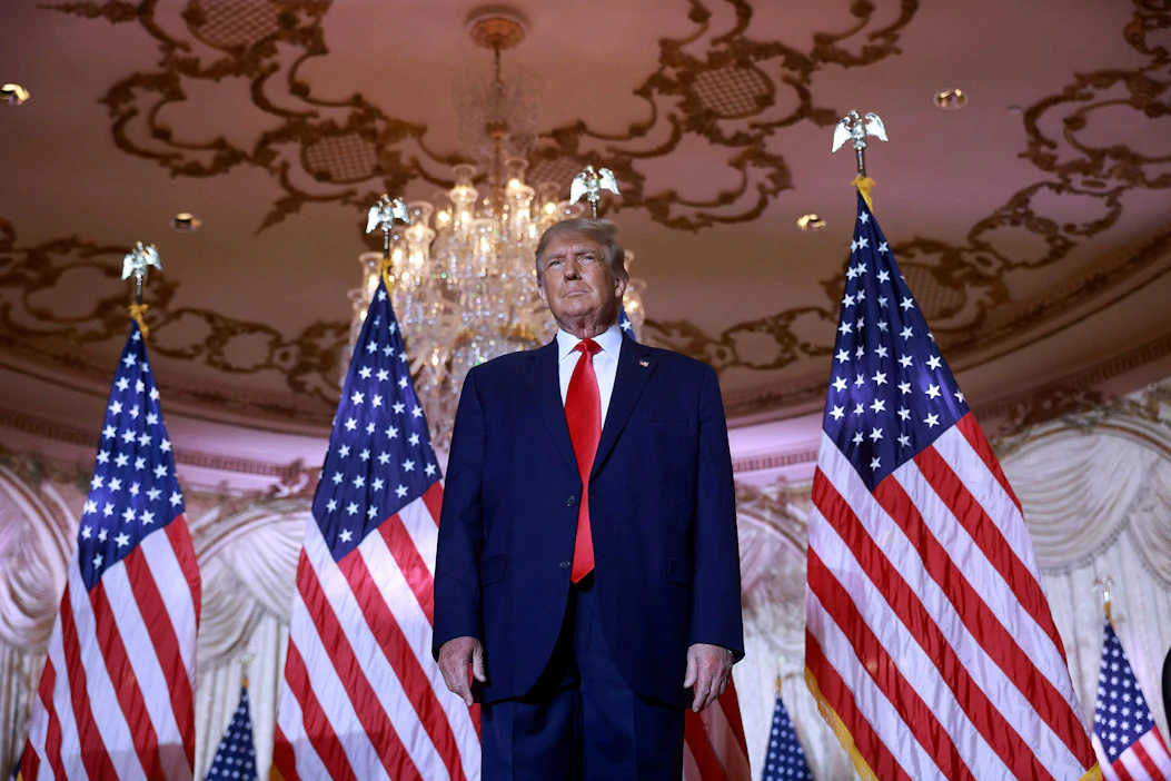 Syytettyjen penkillä oli itse yhtiö, eikä lainvoimaisellakaan päätöksellä ole suoraa vaikutusta Donald Trumpiin itseensä. Tuomion arvellaan kuitenkin heittävän jälleen yhden varjon ex-presidentin presidentinvaalikampanjan ylle. LEHTIKUVA/AFP.