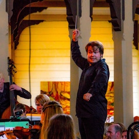 Kapellimestari ja taiteellinen johtaja Erkki Lasonpalo johti Helsinki Sinfoniettaa Heinäveden kirkossa 2.7.2017. Hän esiintyy tänä kesänä myös viulistina Heinäveden musiikkipäivillä.