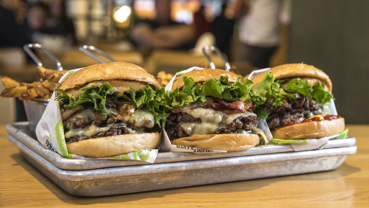 Friends & Brgrs käyttää kotimaisia raaka-aineita hampurilaisissaan ja ranskalaisissaan.