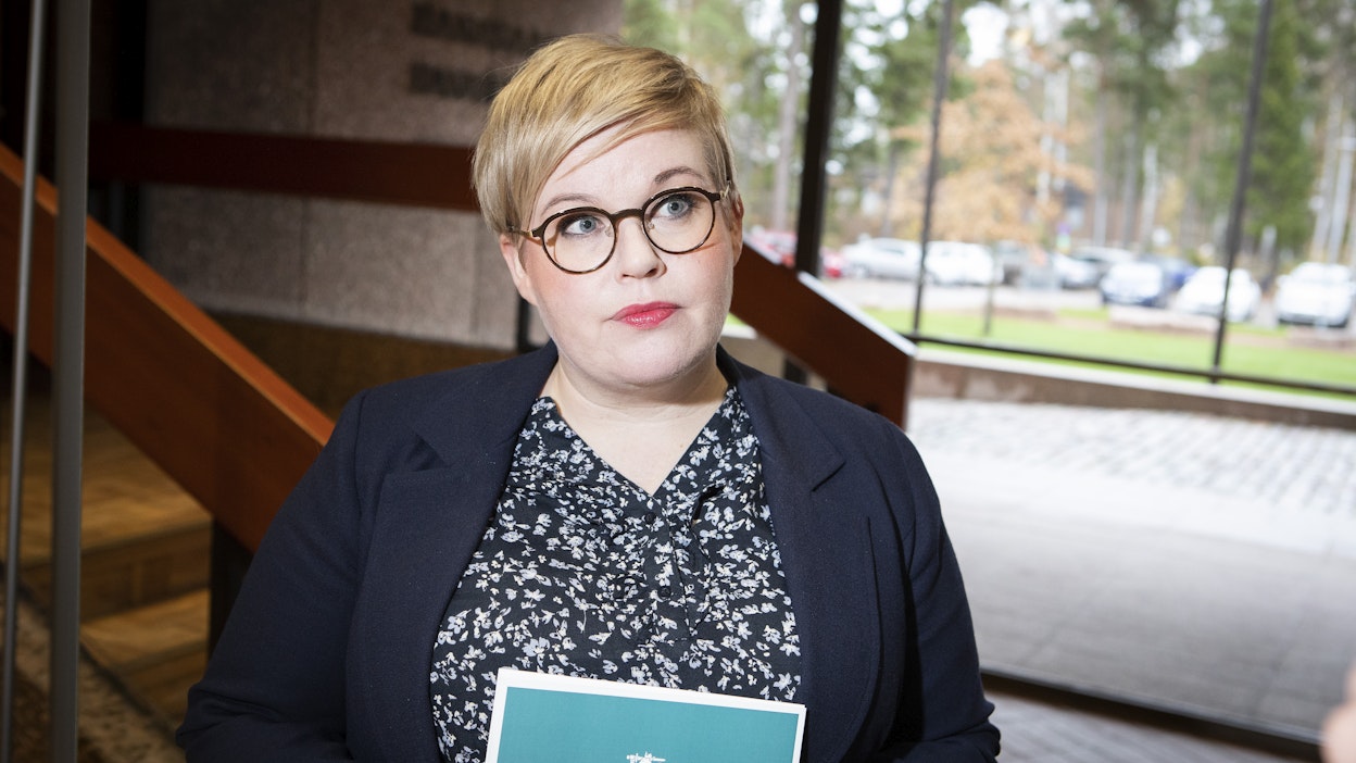 Valtiovarainministeri Annika Saarikko ei ota kantaa maatalouden tukipaketin kokooon.