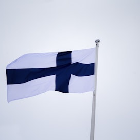 Suomalaisten identiteetit rakentuvat lähipiirin, suomalaisuuden, äidinkielen, koulutuksen ja työn ympärille.