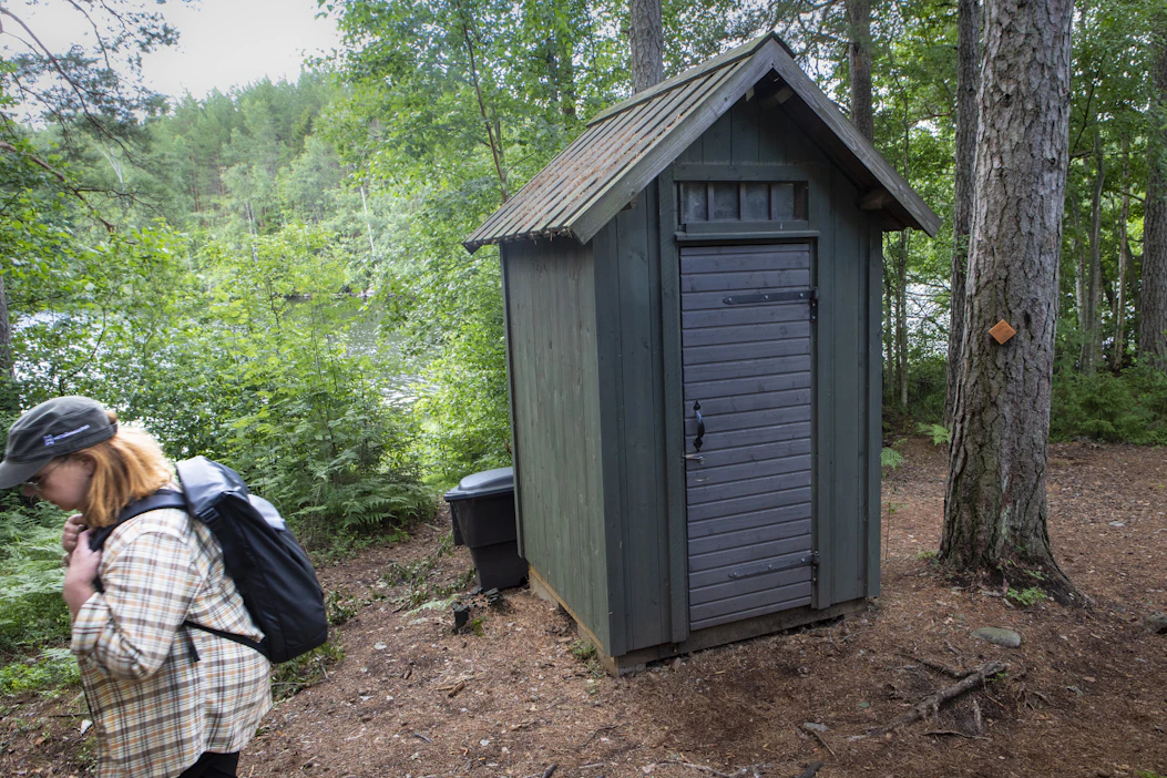 Teijon kansallispuiston huussi on yksi Metsähallituksen yli kahdesta tuhannesta yleisökäymälästä.
