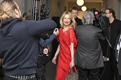 Tytti Tuppurainen saapumassa SDP:n eduskuntaryhmän kokoukseen. LEHTIKUVA / Jussi Nukari. 