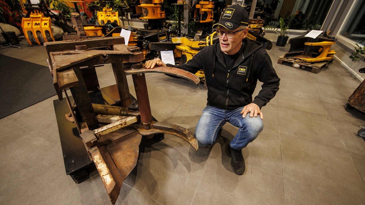 Tenho Koposen kehittämä ensimmäinen yksileukainen energiapuukoura on saanut runsaasti jäljittelijöitä. Protyyppi on tehtaassa kunniapaikalla.