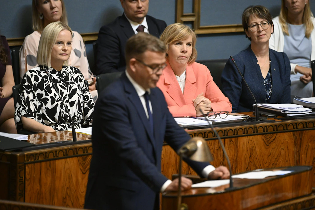 Pääministeri Petteri Orpon mukaan rasisminvastainen tiedonanto on hyväksytty hallituspuolueiden kesken. LEHTIKUVA / Jussi Nukari.