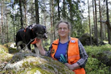 ”Pakottamalla ei koiraa saa tekemään etsintä­työtä”, Ulla Seppälä sanoo.