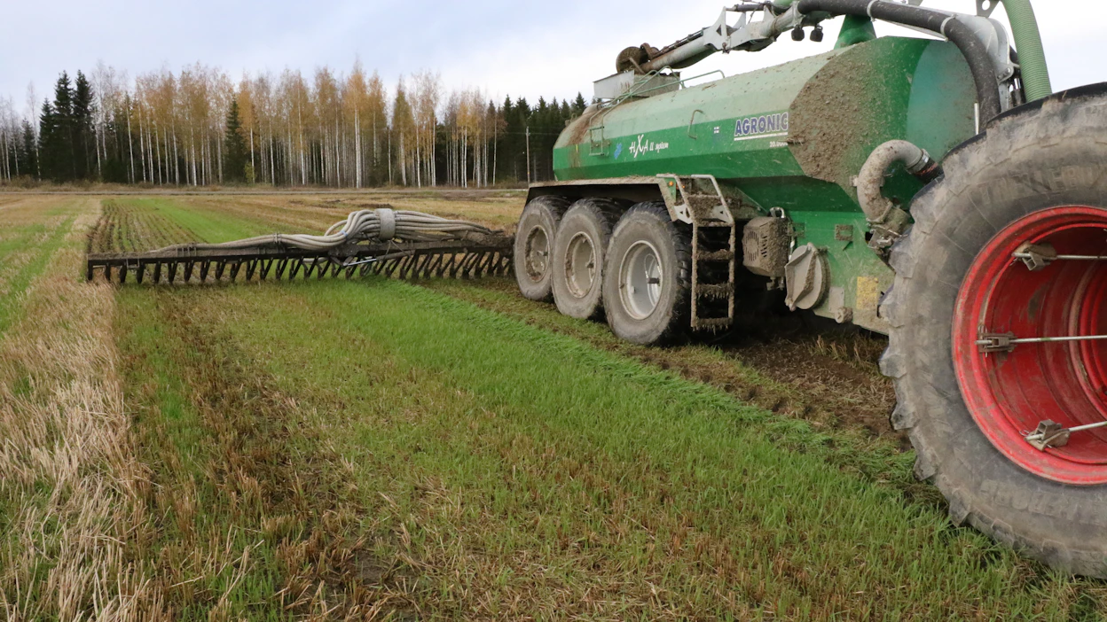 Fosforiasetus koskee fosforia sisältävien lannoitevalmisteiden ja lannan käyttöä sekä niiden aiheuttaman ravinnekuormituksen hallintaa.