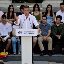Espanjan oikeistokonservatiivisen kansanpuolueen johtaja Alberto Núñez Feijóo on etenemässä kohti voittoa muutaman viikon päästä pidettävissä parlamenttivaaleissa. Hallituksen hän pystyy todennäköisesti muodostamaan vain laitaoikeiston Vox-puolueen kanssa.