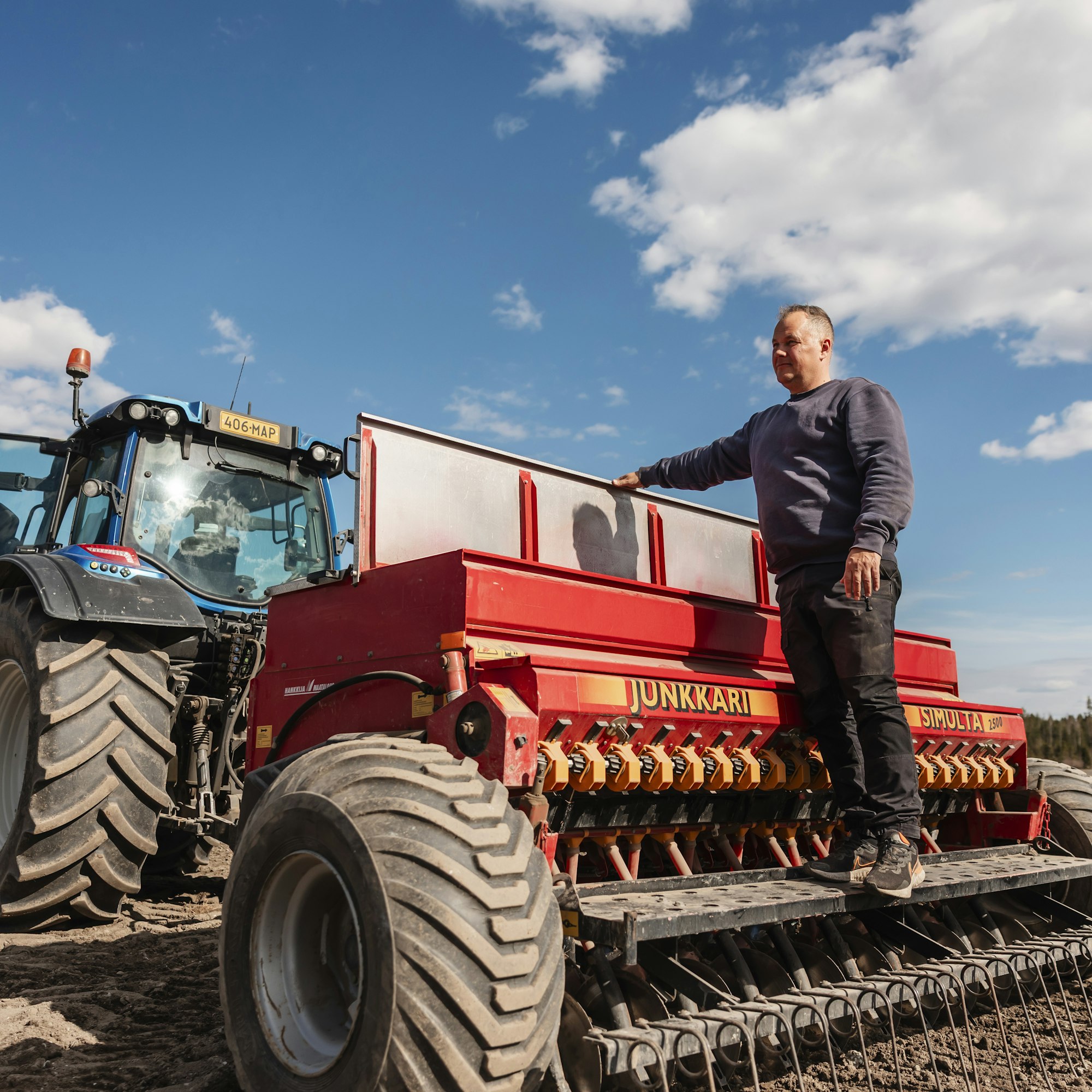 ”Tällä seudulla päästään usein ensimmäisten joukossa kylvötöihin”, kertoo laihialainen Olli Kumara.