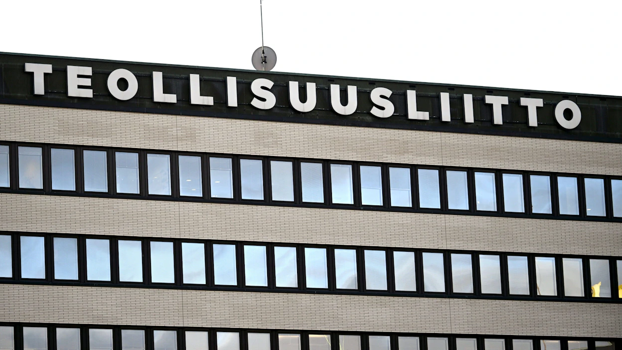 Saarron aikana ahtaajat eivät lastaa tiettyjen Teollisuusliiton lakkojen kohteina olevien yritysten tavaroita tai lastia satamissa. LEHTIKUVA / Markku Ulander.