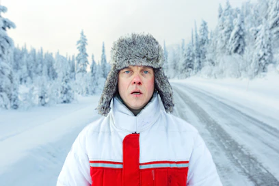 Pepe menettää elämässään kaiken, mutta säilyttää uskonsa hyvään. Pääroolissa Jarkko Lahti.