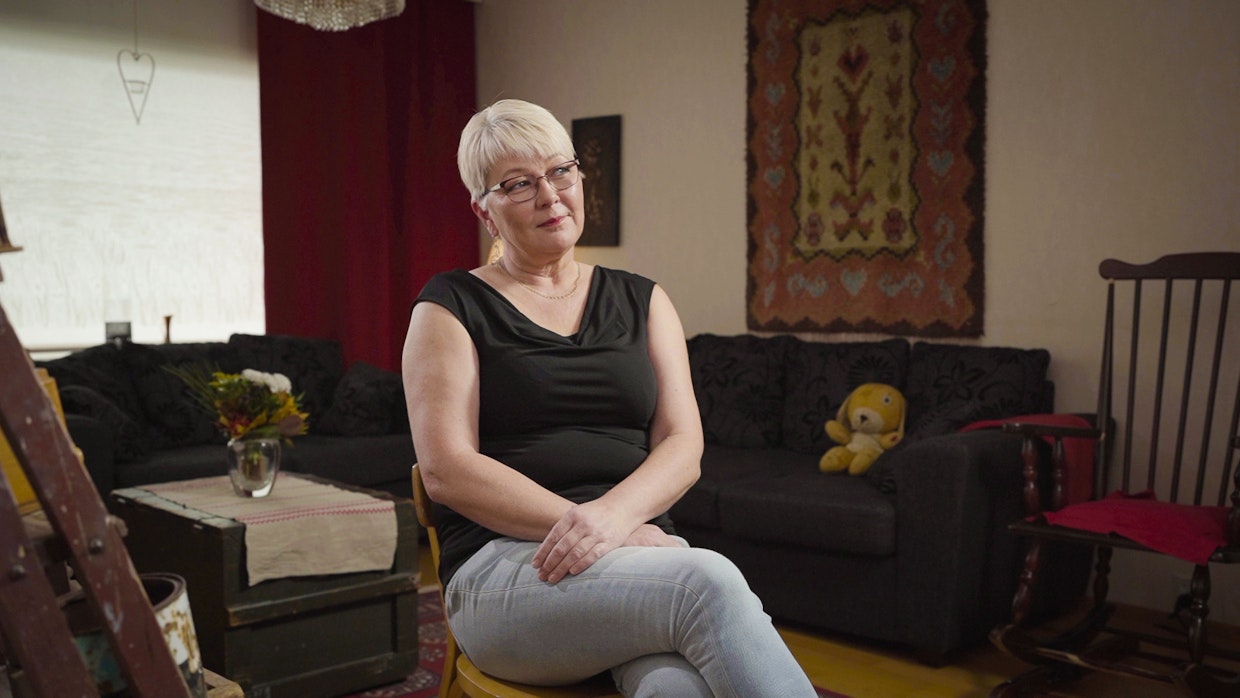 Ulla Ryytty muistelee työskentelyä 90-luvun alun lama-Suomen kaljakuppiloissa.