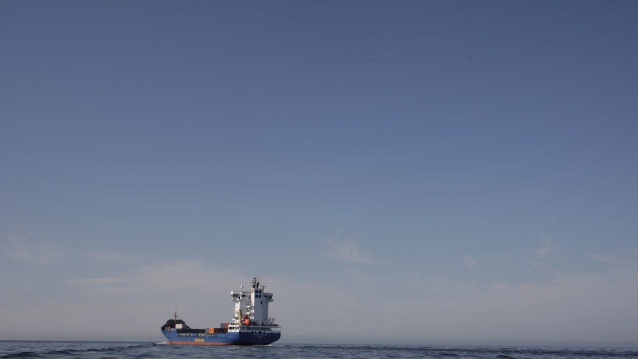 Rahtialus merellä. Kuvituskuva.