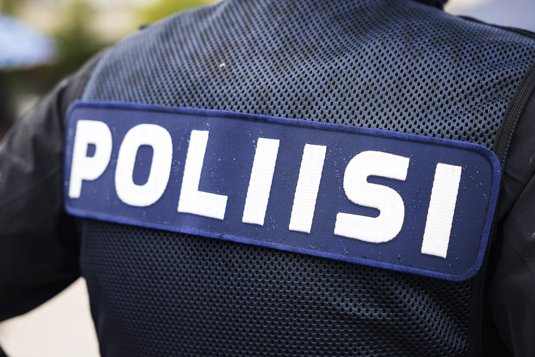 Poliisi epäilee perheen vanhempia seitsemän lapsensa omavaltaisesta huostaanotosta. LEHTIKUVA / Roni Rekomaa.