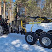 Konetalo Vainikka näkee, että Forstmanin metsävaunut ja -kuormaimet sopivat hyvin pientraktoreiden pariksi.