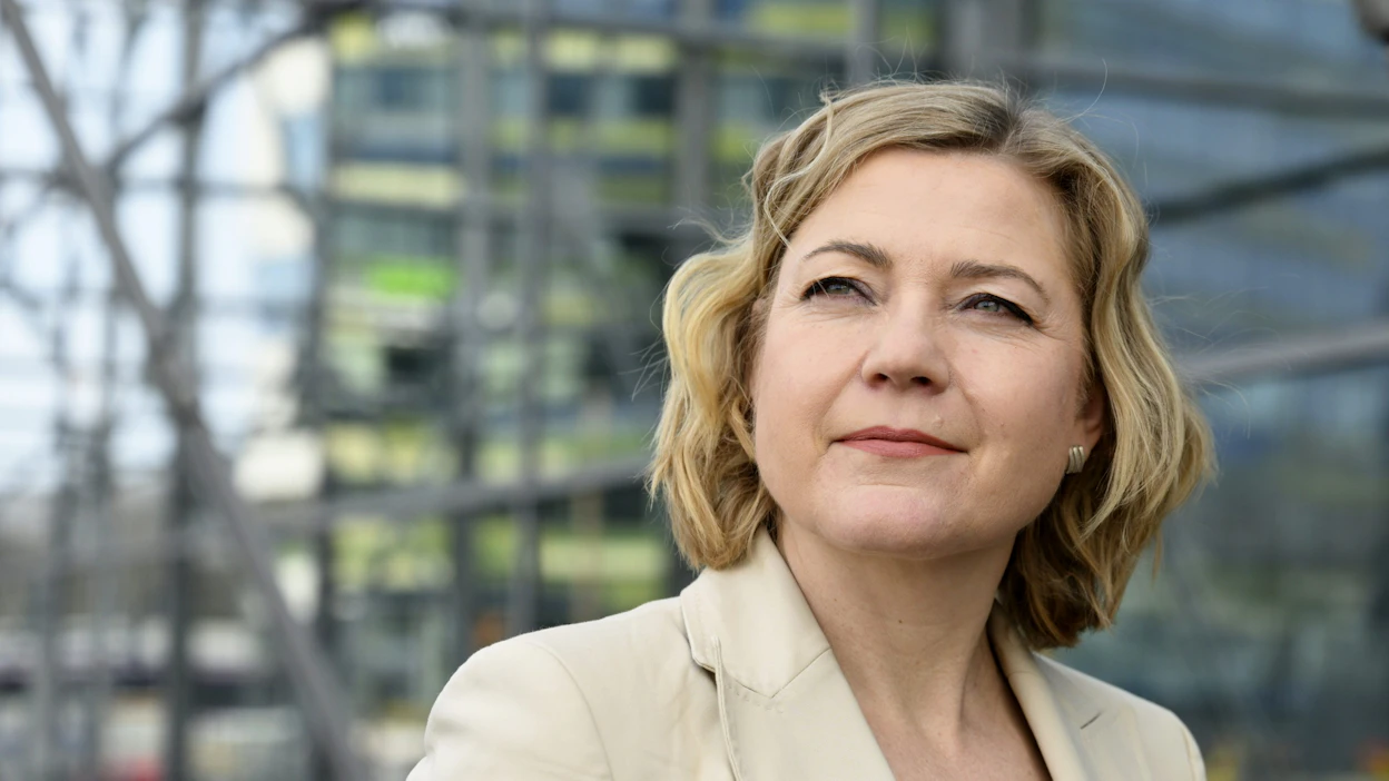 Kokoomuksen europarlamentaarikko Henna Virkkunen sanoo STT:lle, että hän voi harkita asiaa vakavasti, jos mahdollisuus komissaarin tehtäviin tulee. Lehtikuva / Vesa Moilanen.