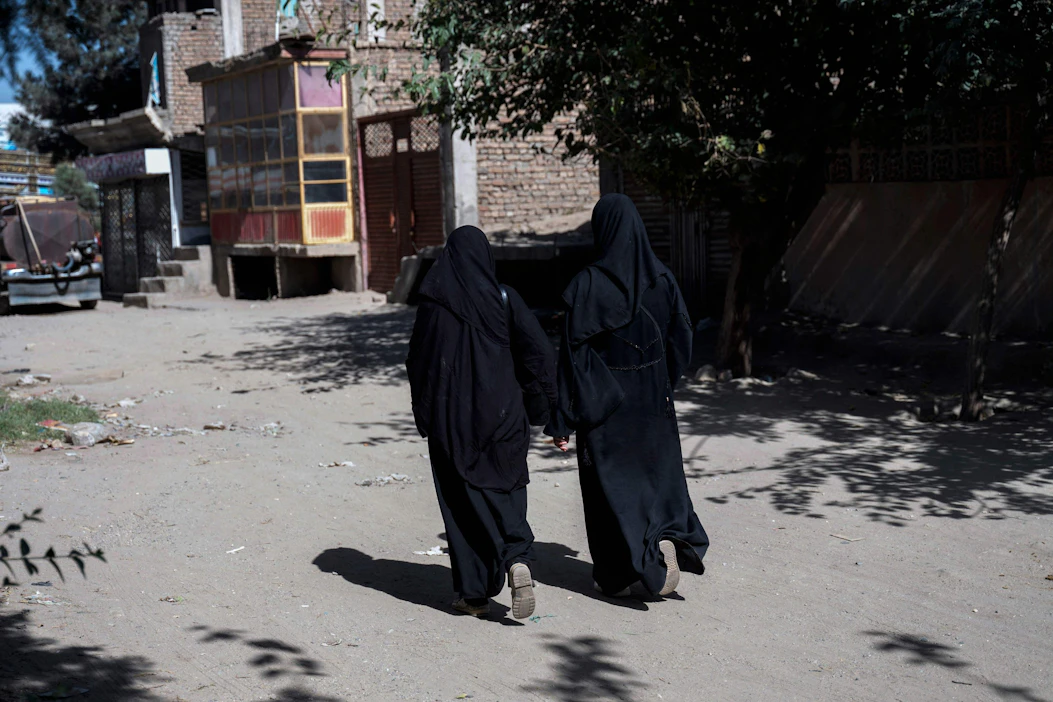 Taleban määräsi loppuvuodesta kaikki kansalliset ja kansainväliset kansalaisjärjestöt estämään naistyöntekijöiden työnteon. Kuvituskuva. LEHTIKUVA / AFP.