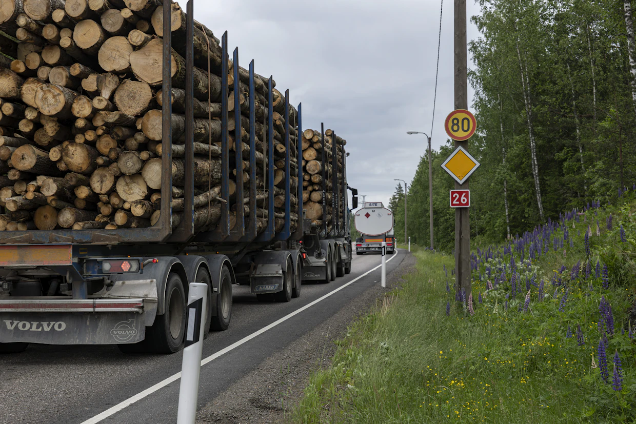 Valtatie 26 vie Haminasta Taavettiin, ja yhdistää toisiinsa valtatien 6 ja 7.