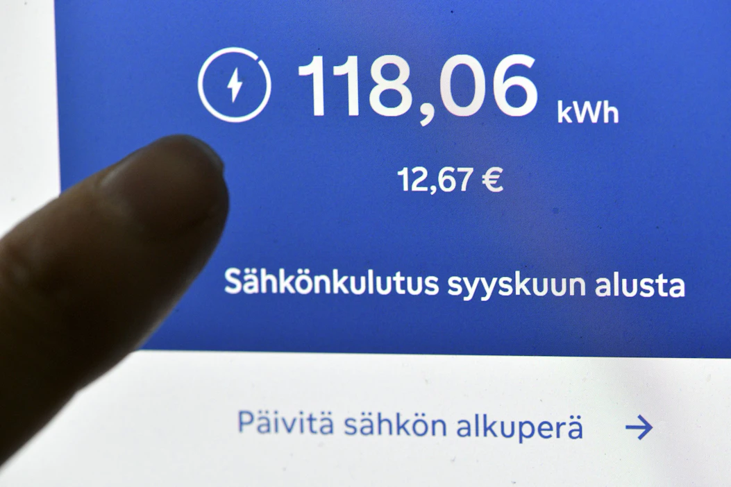 Asiakastieto odottaa uutta piikkiä sähkölaskujen maksuhäiriöihin ensi keväänä. LEHTIKUVA / Heikki Saukkomaa.