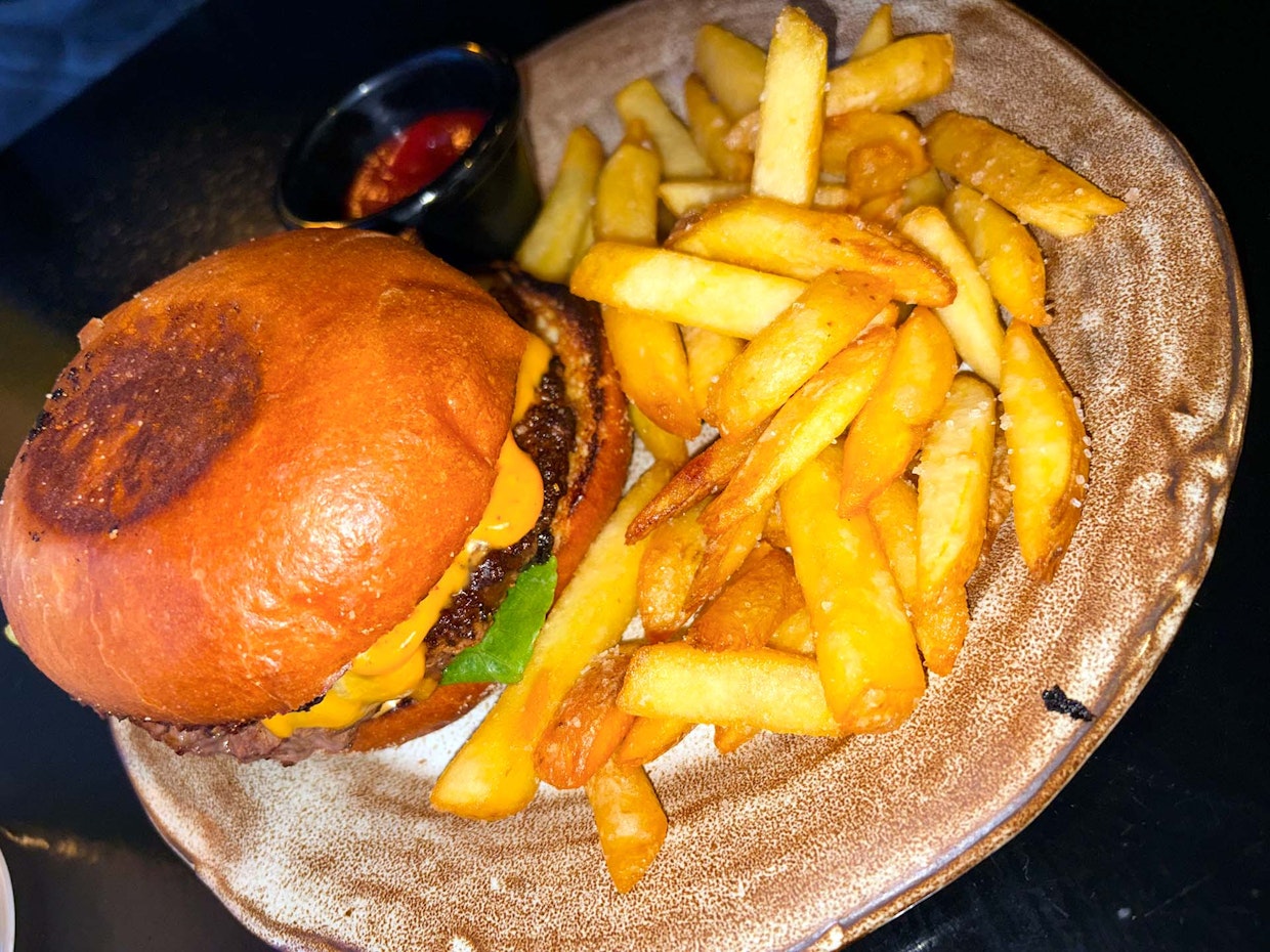 Mehevä hampurilainen vei nälän mennessään.