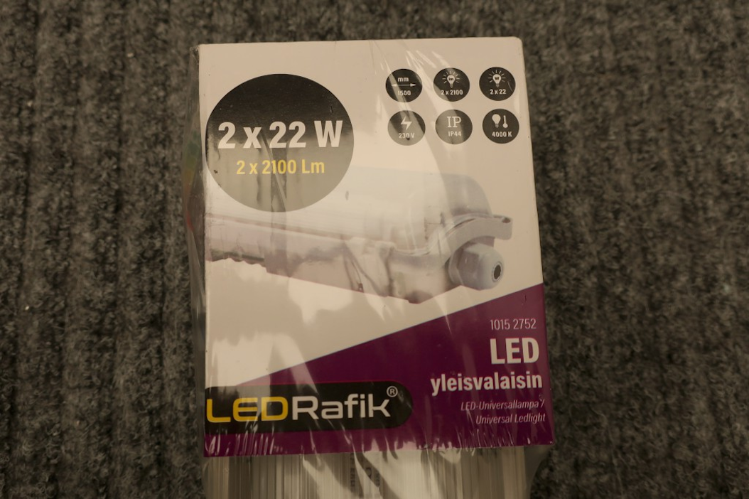 Turvallisuus- ja kemikaalivirasto Tukes varoittaa Puuilossa myydystä valaisimesta. Valaisin voi aiheuttaa tulipalon tai sähköiskun.