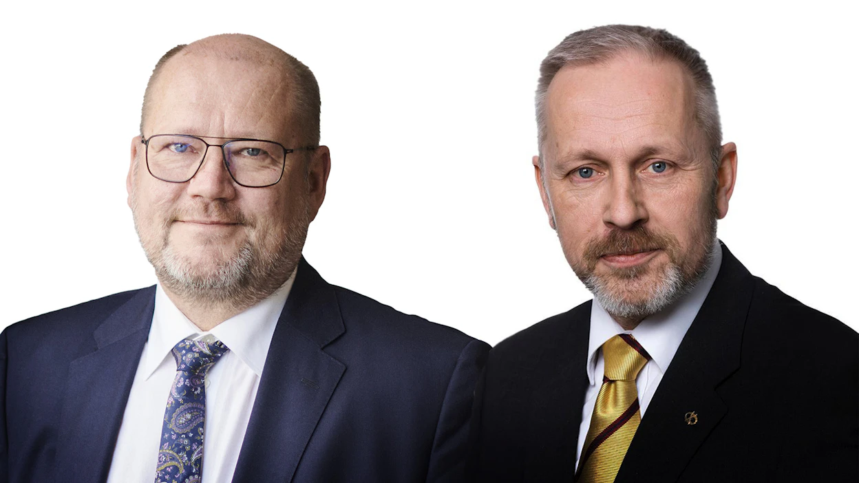 Lihaleirien pomot. Eläkkeelle toukokuun lopussa siirtyvälle Atrian toimitusjohtajalle Juha Gröhnille (vas.) yhtiön tilinpäätös oli viimeinen lihatalon johdossa. Veikko Kemppi valvoo jäsenten etua LSO Osuuskunnan toimitusjohtajana.