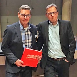 Heikki Nuutinen (oik.) ja Martti Korpijaakko kirjoittivat jo toisen kirjan brändeistä.