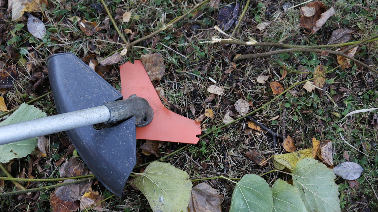 Erilaisten lapaterien joukkoon on tullut uusi malli, Strand Intensive. Sen muotoilussa on panostettu myös yksittäisten paksumpien runkojen katkaisuun ja pienillä kierroksilla leikkaamiseen.