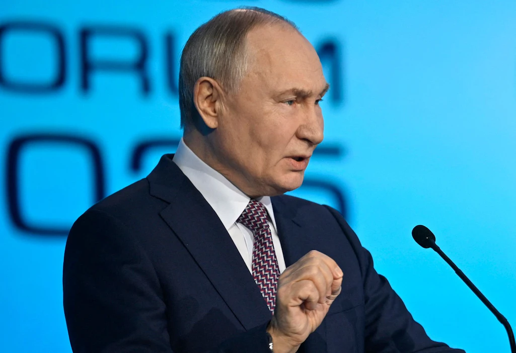 Venäjän presidentti Vladimir Putin sanoo Venäjän jatkavan päättäväisesti asevoimiensa vahvistamista ja kehittämistä. Arkistokuva. LEHTIKUVA/AFP.