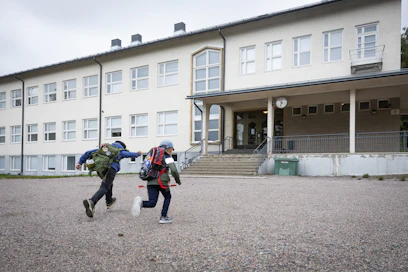Koulutyölle on eduksi, jos paitsi oppilaat myös opettajat säilyttävät kykynsä leikillisyyteen.