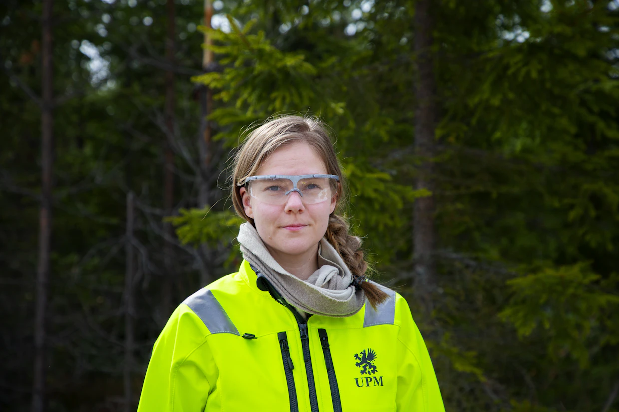 Kesäaikaan suositaan varhaisperkauksia ja lehtipuuston raivauksia vesomisen hillitsemiseksi, kertoo UPM Metsän tuotepäällikkö Ella Kaivola.