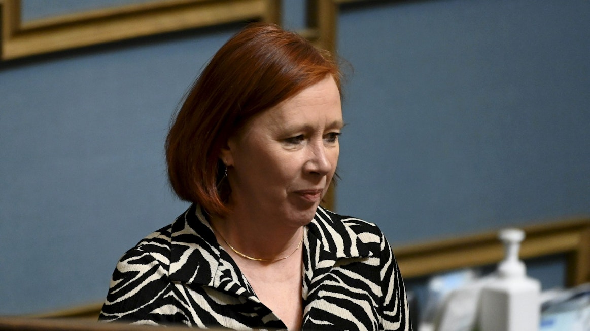 Kuntaministeri Sirpa Paateron (sd.) mukaan digitaalinen henkilöllisyystodistus sujuvoittaa arjen asioiden hoitamista. LEHTIKUVA / Vesa Moilanen.