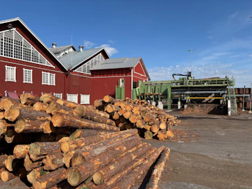 Pihlavan sahan julkisivu on Museoviraston suojelema.