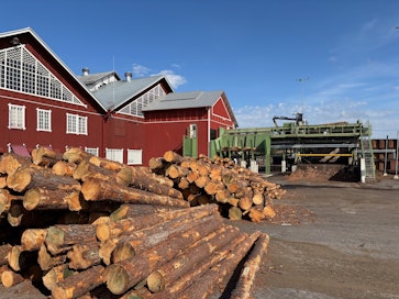 Pihlavan sahan julkisivu on Museoviraston suojelema.