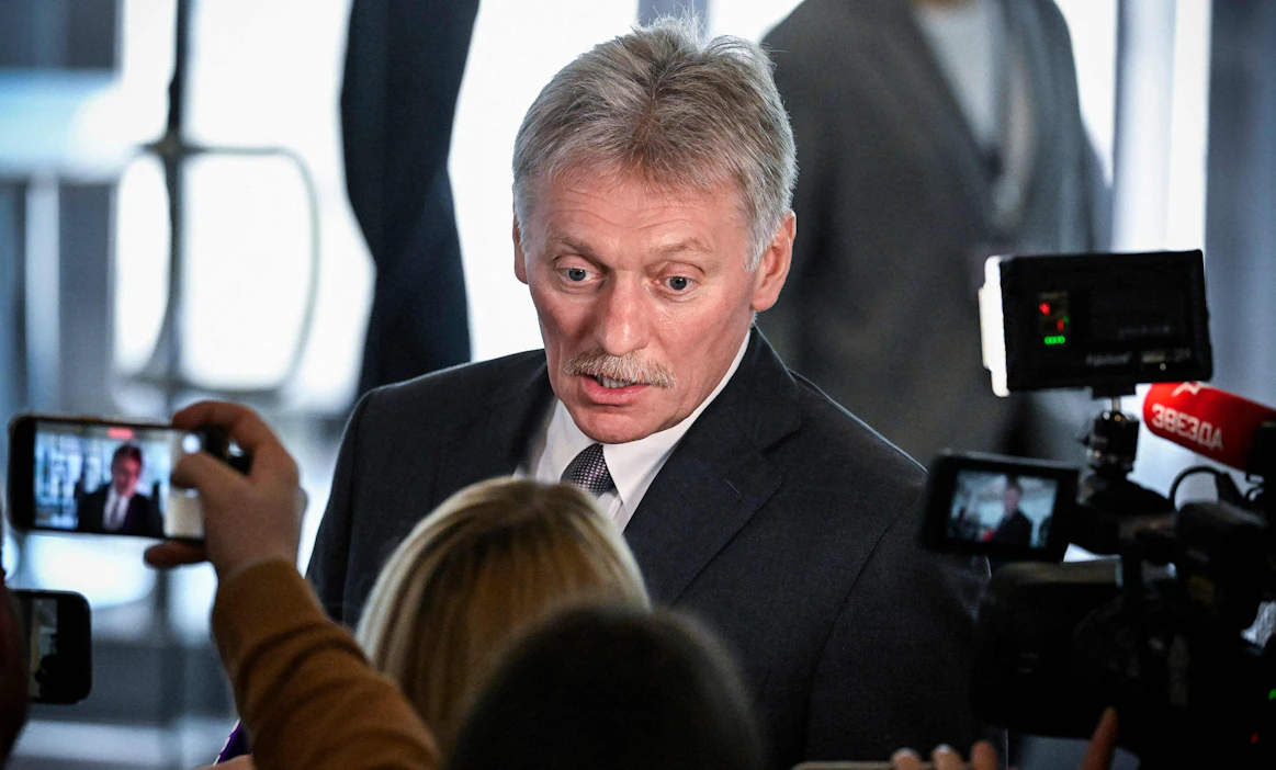 Venäjän on pakko vahvistaa armeijaansa, koska sitä uhataan, sanoo Kremlin edustaja Dmitri Peskov. Arkistokuva. LEHTIKUVA / AFP.