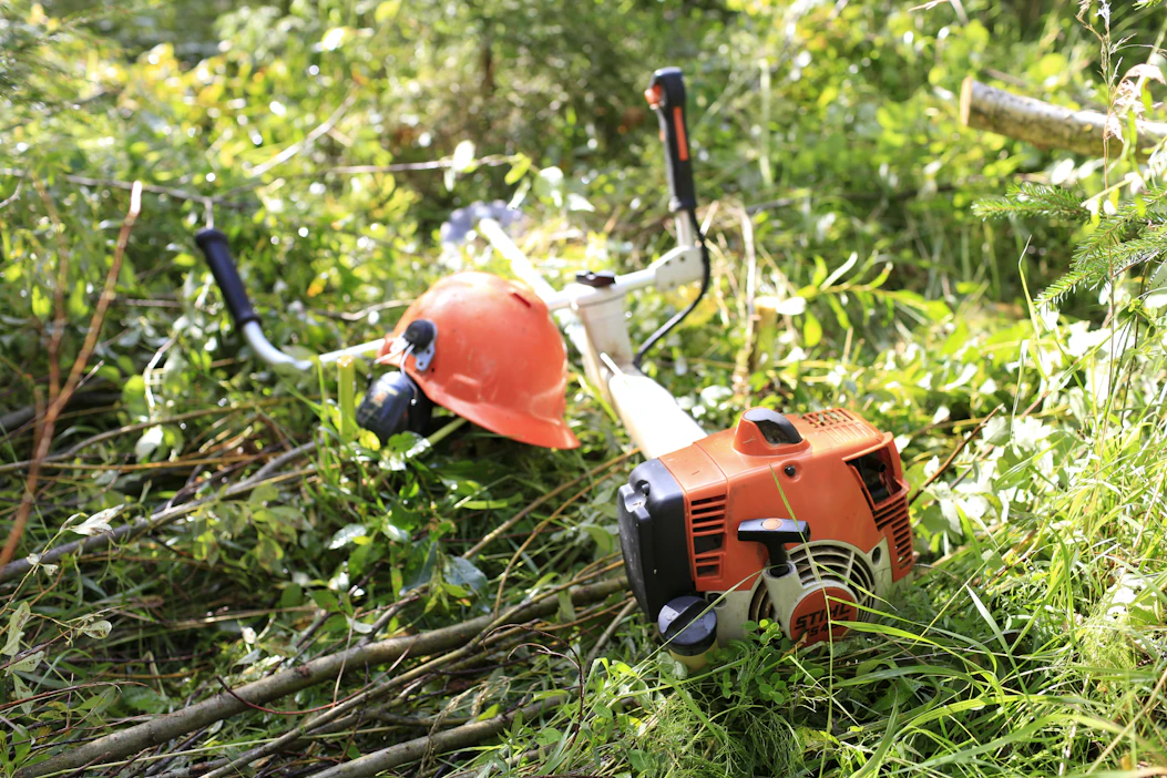 Metsänomistaja voi vähentää verotuksessaan esimerkiksi metsätaloudessa käytetyistä työkaluista ja turvavarusteista aiheutuneet menot.
