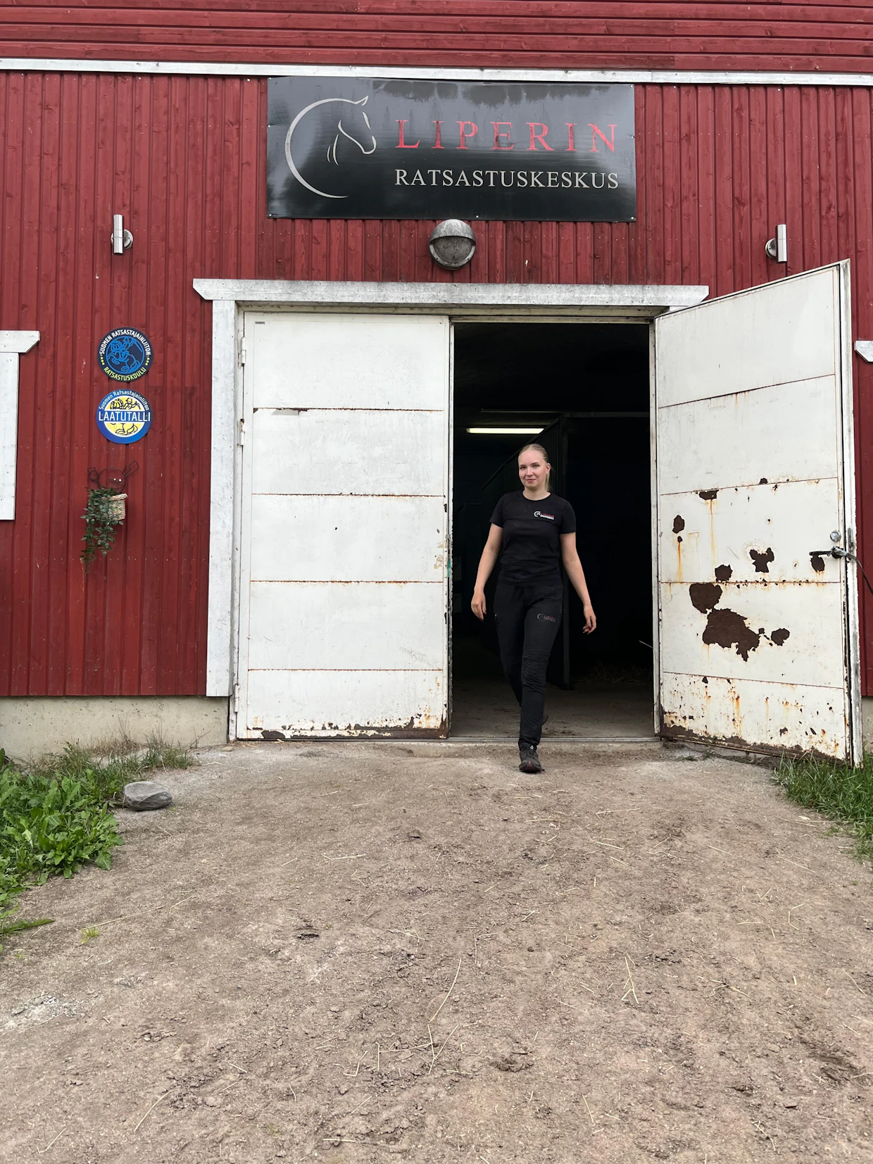 Jonna Kortelaisen iloksi yleinen talouslama on näkynyt ratsastuskoulun toiminnassa yllättävän vähän.