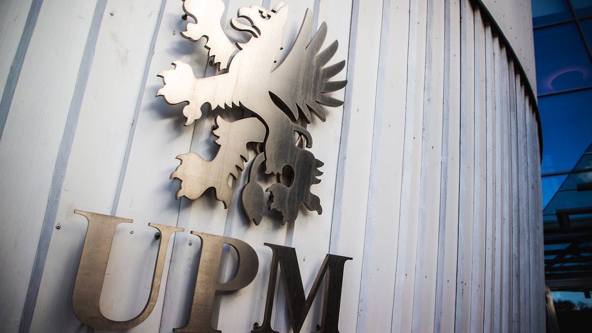 UPM jatkaa sanomalehtipaperin tuotantoa Saksassa Schongaun, Ettringenin ja Hürthin tehtaillaan sekä Suomessa Jämsänkoskella Jämsässä.