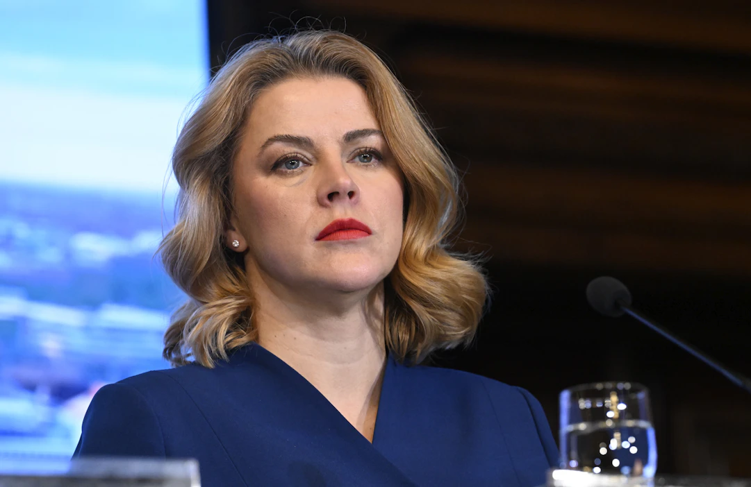 Latvian pääministeri Evika Silina kertoi kaapelin vaurioitumisesta sunnuntaina illalla. (arkistokuva) LEHTIKUVA / Heikki Saukkomaa.