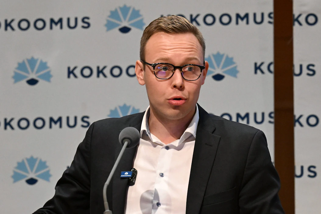 Kokoomuksen eduskuntaryhmän puheenjohtaja Matias Marttinen sanoi, että ilman hallituksen päätöksiä tulevan vuoden budjetti olisi ollut lähes neljä miljardia euroa syvemmällä kuopassa. LEHTIKUVA / Jussi Nukari.