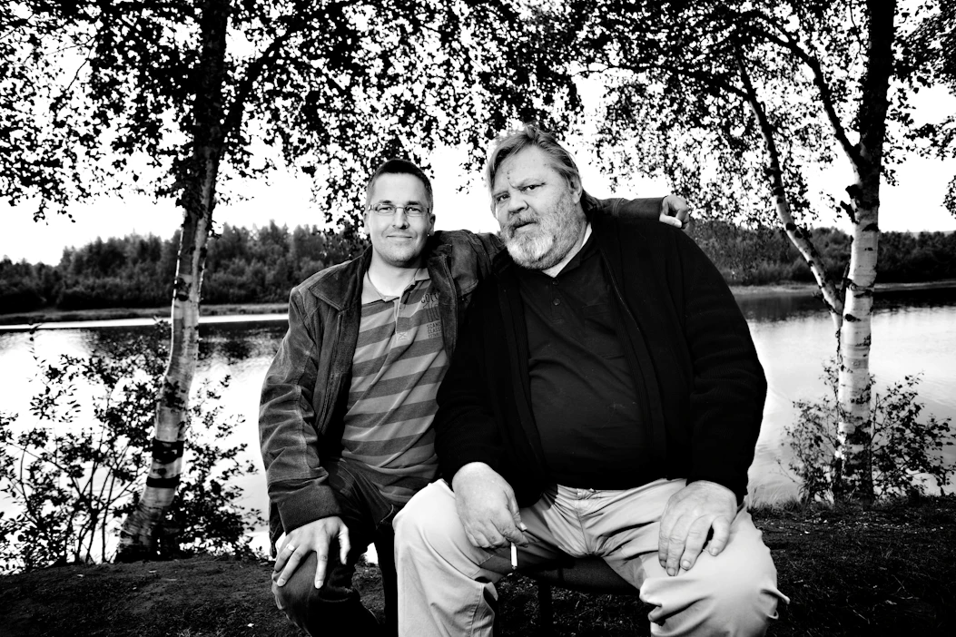 Tuomas Marjamäki haastatteli Vesa-Matti Loiria kymmeniä kertoja 20 vuoden aikana. Kaksikon välille muodostui tiivis yhteys. Marjamäen elämäkerta kuitenkin ilmestyy vasta nyt Loirin kuoleman jälkeen.