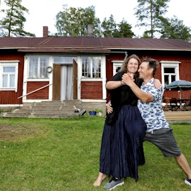 Katja Koukkula ja Jussi Väänänen löysivät unelmiensa kesäpaikan muutama vuosi sitten.