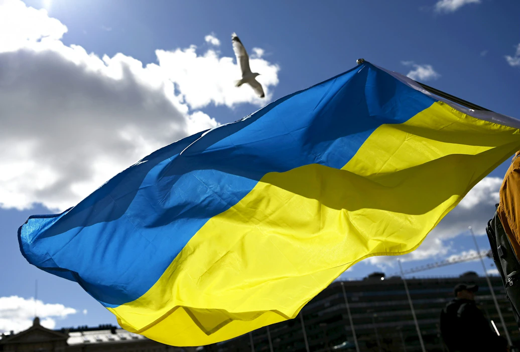 Venäjä aloitti hyökkäyssodan Ukrainassa 24. helmikuuta viime vuonna. Vuosipäivää aiotaan Suomessa useissa kunnissa muistaa esimerkiksi liputtamalla. KUVA / VESA MOILANEN.